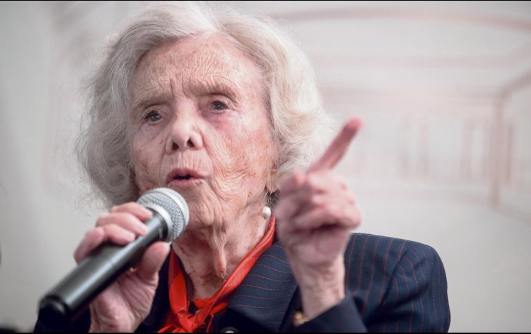 En su faceta como periodista, destacan sus crónicas sobre el terremoto de 1985, en Ciudad de México. EFE