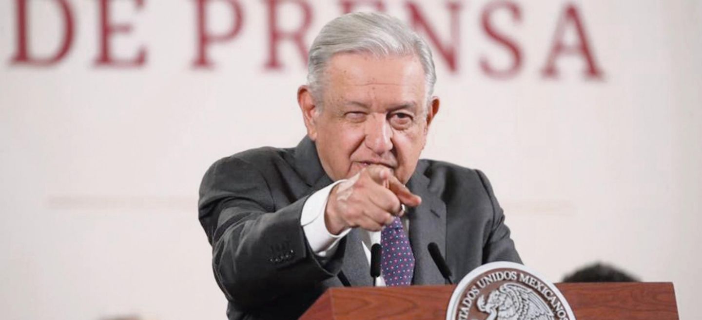 El titular del Ejecutivo, Andrés Manuel López Obrador, cierra las filas del partido oficial en torno a los polémicos libros de texto gratuitos de la SEP. EL UNIVERSAL