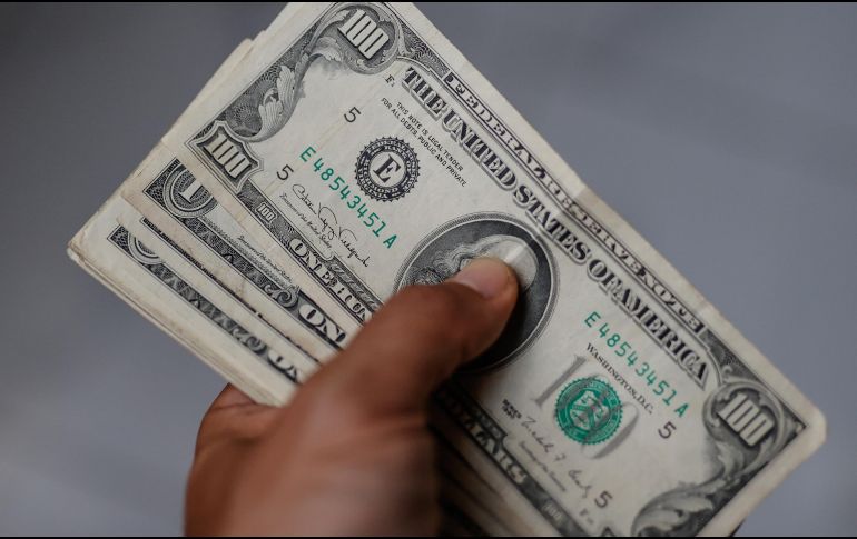 El peso mexicano se ubica en los mercados internacionales alrededor de los 17.12 pesos por dólar. EFE/ ARCHIVO