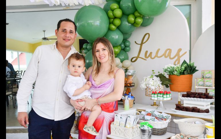 Israel y Lucas Palafox con Marisa Rodríguez. GENTE BIEN JALISCO/ MARIFER RACHED