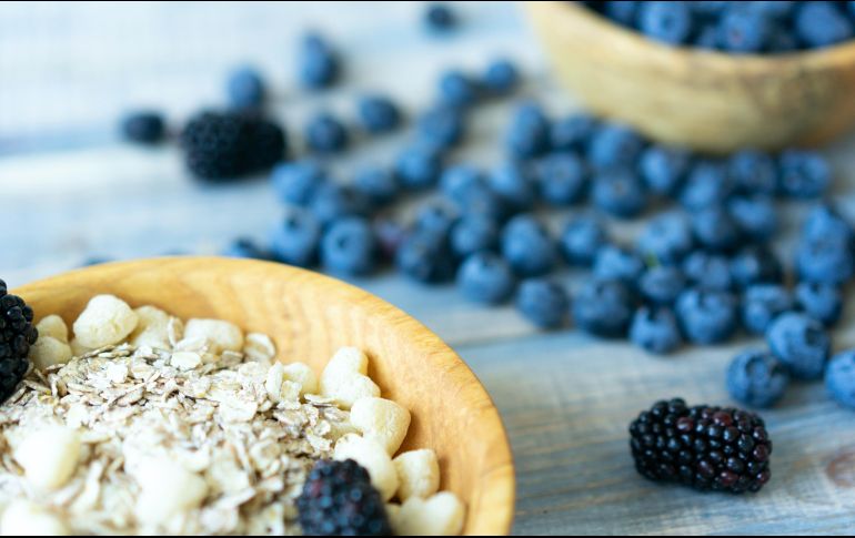 Algunos derivados de vitamina B los encuentras nueces y cereales y las pasas de uva.  ESPECIAL/ PEXELS Oleksandr P