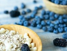 Algunos derivados de vitamina B los encuentras nueces y cereales y las pasas de uva.  ESPECIAL/ PEXELS Oleksandr P