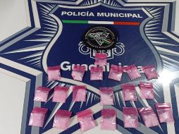 Tras una inspección, le localizaron 20 envoltorios con lo que aparentaba ser droga cristal y fue detenido. CORTESÍA / Policía de Guadalajara