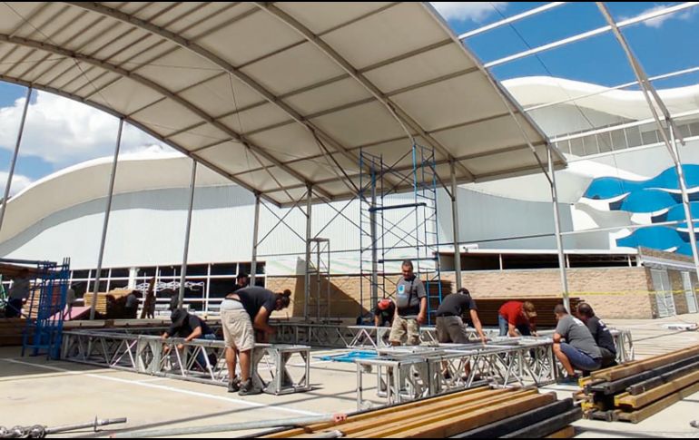 Las labores en el Panamericano de Tenis son arduas. ESPECIAL