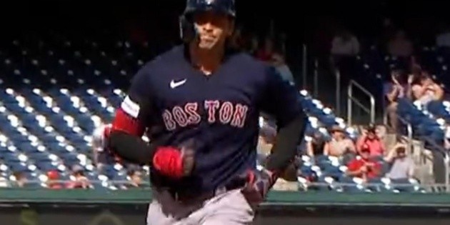 MLB: &iexcl;Se vol&oacute; la barda! Luis Ur&iacute;as conecta grand slam con los Red Sox (VIDEO)