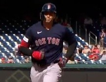 Urías logró el primer grand slam de su carrera en la Major League Baseball. ESPECIAL