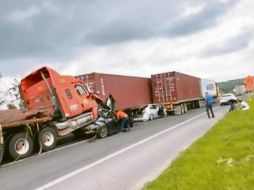 Los accidentes en la autopista a los Altos de Jalisco son una constante; en los ocurridos desde junio pasado se han visto involucrados tráileres y vehículos particulares. ESPECIAL