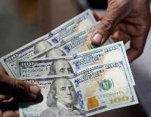 El peso mexicano se ubica en los mercados internacionales alrededor de los 17.10 pesos por dólar. AP/ ARCHIVO