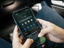 Cuidado si compraste tu Motorola fuera de los canales oficiales, porque podría ser desactivado pronto. EL INFORMADOR/ ARCHIVO.