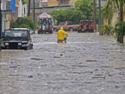 El paso del meteoro ha puesto en alerta a las autoridades federales que han instaurado la alerta naranja y amarilla para los estados de Baja California y Baja California Sur. NOTIMEX/Archivo