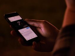 El celular puede ocasionar afectaciones visuales tras uso prolongado. Foto de Leon Seibert en Unsplash