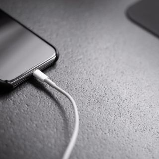 Así puedes limpiar el puerto de carga de tu celular sin dañarlo