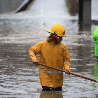 Lluvia deja 18 vehículos varados en Zapopan y Guadalajara