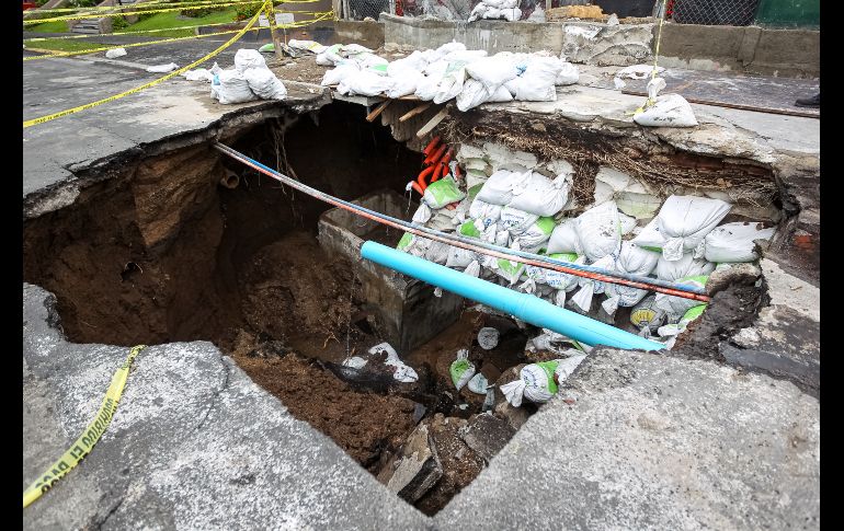 El incidente ocurrió en el cruce de Mariano Otero, contraesquina de Plaza del Sol, en el predio contiguo a una sucursal de comida rápida. EL INFORMADOR / H. Figueroa