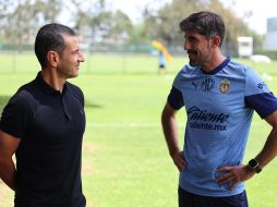 Jaime Lozano dialogó por un buen rato con el profe Pauno. ESPECIAL/Chivas