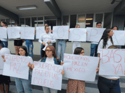 Estudiantes de la Universidad de Guadalajara exigen frenar la ola de violencia que hay hacia los jóvenes. Especial.