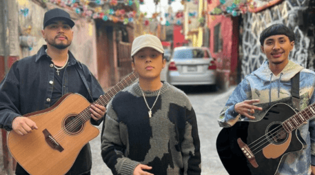 En una entrevista realizada con Pepe Garza se ve a la agrupación probar distintos antojitos mexicanos. ESPECIAL/Instagram @yahritzaysuesencia