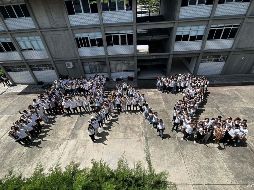 Alumnos del Centro Universitario de Lagos de Moreno se manifestaron ayer para recordar a su compañero Roberto Olmeda Cuéllar, uno de los cinco desaparecidos, y a los otros cuatro jóvenes. SUN