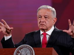 El Presiente López Obrador criticó que los medios convencionales de comunicación dan mayor cobertura a los aspirantes opositores que a los aspirantes que buscan la transformación. EFE / ARCHIVO