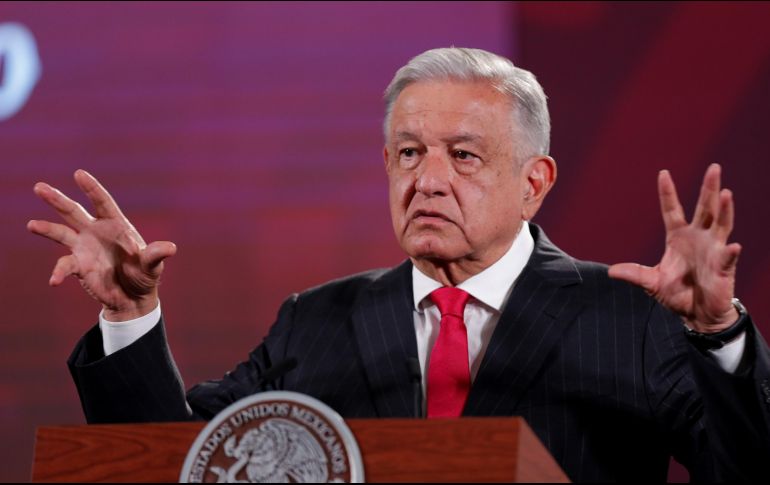 El Presiente López Obrador criticó que los medios convencionales de comunicación dan mayor cobertura a los aspirantes opositores que a los aspirantes que buscan la transformación. EFE / ARCHIVO
