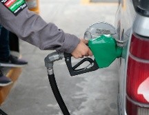 Según la Profeco, el precio promedio de la gasolina premium es de aproximadamente $24.67 por litro, mientras que la gasolina regular se sitúa en alrededor de $22.59 por litro. EL INFORMADOR / ARCHIVO