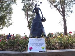 Al centro del parque se encuentra una escultura en honor a Ana Rosa Orozco, madre del donante del terreno, Genaro Fernández Orozco. EL INFORMADOR/H. Figueroa