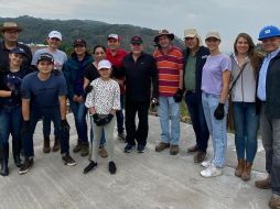 Por los alcances tenidos hasta hoy por la Fundación Zapopan, impulsada por el diputado federal, Horacio Fernández (C) , el gobernador de Jalisco reconoció su labor. TWITTER / @FundacionZapopa