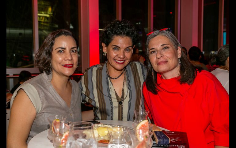 Fernanda Arce, Sandra Carvajal y Margarita De Silva. Gente Bien/ Jorge Soltero