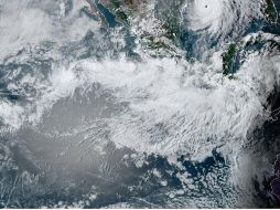 Los especialistas han explicado que el aumento de la humedad en ambos océanos, la inestabilidad en altitudes elevadas de la atmósfera y una zona de baja presión son los factores que contribuyen a la probabilidad de un desarrollo ciclónico. EFE / ARCHIVO