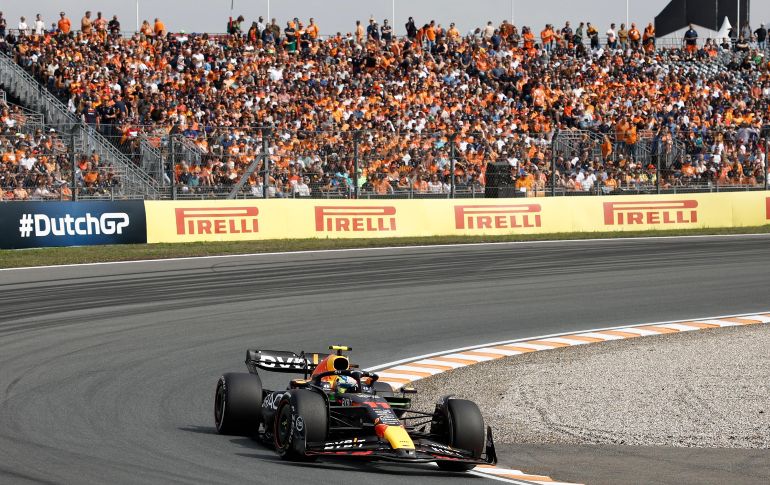 Checo Pérez registró el séptimo tiempo hoy viernes en los entrenamientos libres para el Gran Premio de los Países Bajos. AFP / S. Wohlfahrt
