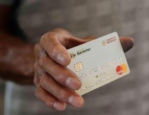 Muchos pensionados se preguntan si pueden perder el dinero de su tarjeta si no lo han retirado, pero la Secretaría del Bienestar aclara que esto no sucede. EL INFORMADOR/ ARCHIVO.