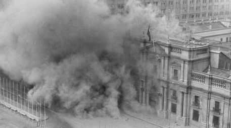 Bombardeo al palacio de La Moneda el 11 de septiembre de 1973. Muchos documentos han demostrado la profunda hostilidad de Nixon y de Henry Kissinger hacia Allende. AP/Archivo