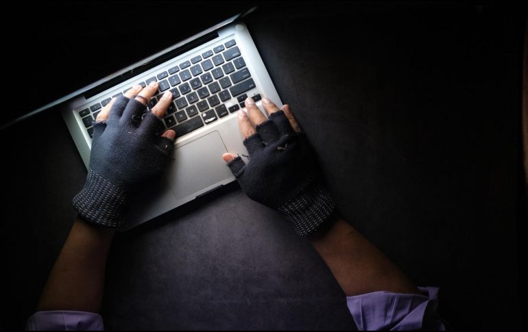 Cuando navegamos en la red también estamos en peligro. Foto de Towfiqu barbhuiya en Unsplash