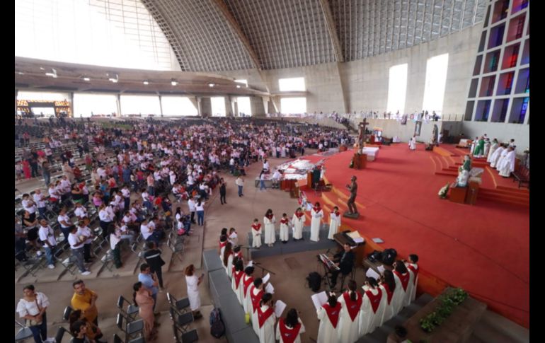 Durante la misa realizada en el Santuario de los Mártires en el marco del Día Internacional de las Víctimas de Desapariciones Forzadas el arzobispo también pidió a las autoridades que busquen dar solución a las familias. EL INFORMADOR / H. Figueroa