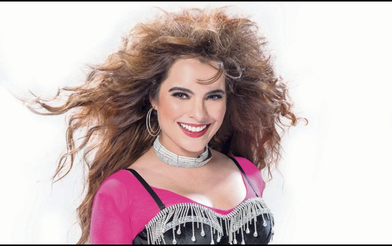 La actriz Scarlet Gruber, luce caracterizada como Gloria Trevi para la serie de Televisa. CORTESÍA