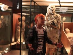 La historia promete cautivar a la audiencia con su emocionante acción, espeluznantes encuentros y sentido del humor cuando un grupo de jóvenes se enfrente a los misterios en torno a las momias de Guanajuato. CORTESÍA / ViX