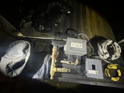 Al realizar una revisión bajo el protocolo correspondiente, les localizaron aproximadamente 100 metros de cableado, una caja de registro de luz, un centro de carga y tubería. ESPECIAL