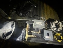 Al realizar una revisión bajo el protocolo correspondiente, les localizaron aproximadamente 100 metros de cableado, una caja de registro de luz, un centro de carga y tubería. ESPECIAL