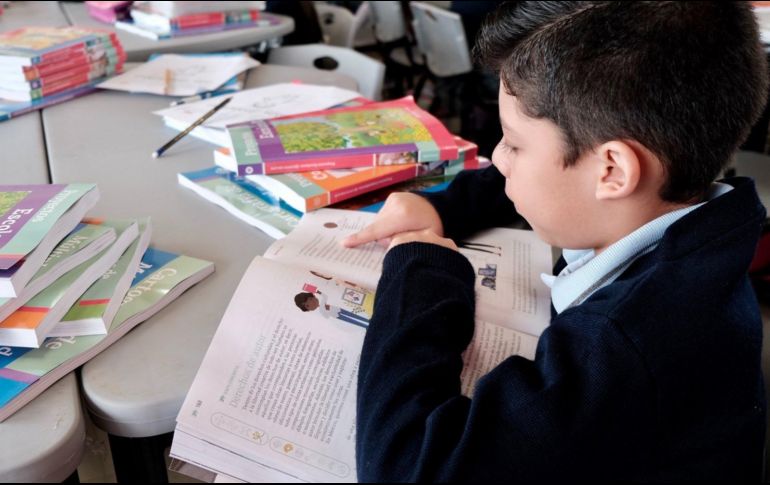 Las autoridades hicieron el llamado a padres y maestros a combinar los libros con los materiales del programa Recrea Digital para reforzar los aprendizajes de los menores. CORTESÍA