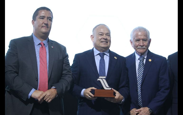 La Medalla al Mérito Industrial, se le otorga al empresario que, gracias a su relevancia industrial, es inspiración y ejemplo para otros empresarios, además de ser una persona digna del reconocimiento. EL INFORMADOR / H. Figueroa