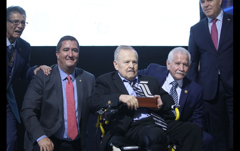 La Medalla al Mérito Industrial, se le otorga al empresario que, gracias a su relevancia industrial, es inspiración y ejemplo para otros empresarios, además de ser una persona digna del reconocimiento. EL INFORMADOR / H. Figueroa