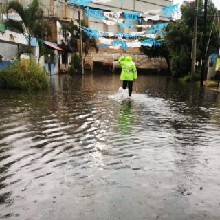 Lluvia vespertina causa estragos en diferentes puntos de la Zona Metropolitana