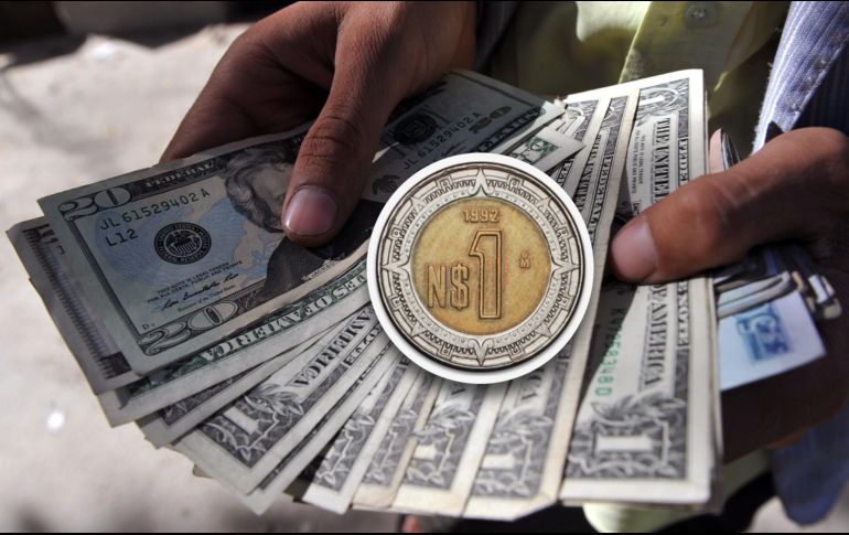 El peso mantiene una buena racha frente al dólar. AFP / ARCHIVO