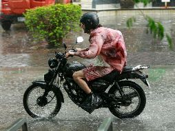Las lluvias, a partir del rango de fuertes, podrían reducir la visibilidad en tramos carreteros, ocasionar el incremento en niveles de ríos y arroyos, así como generar deslaves, inundaciones y encharcamientos. EL INFORMADOR / ARCHIVO