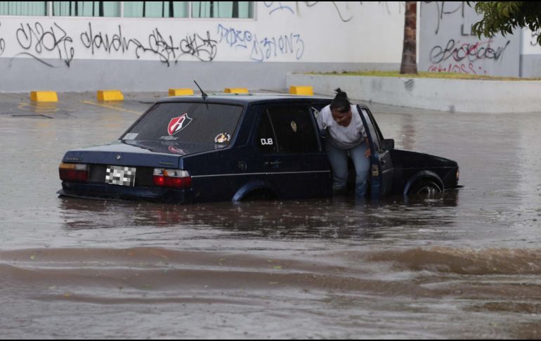 El Área Metropolitana de Guadalajara (AMG) registró una fuerte tormenta ayer jueves, el último día de agosto, que provocó severas inundaciones. EL INFORMADOR / ARCHIVO