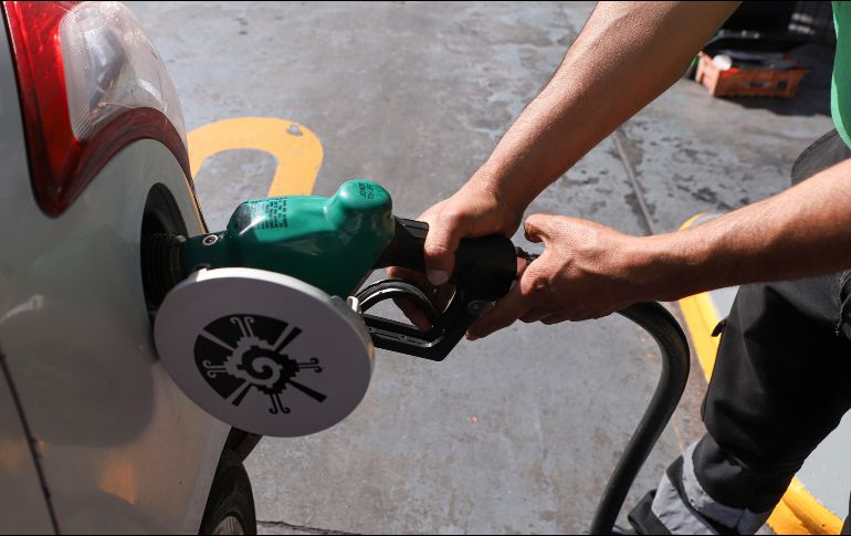 López Obrador citó que al inicio de su Administración, en diciembre de 2018, México importaba 900 mil barriles diarios de gasolina, el 80% del consumo nacional, pero esta proporción se ha reducido a 20% este año, a 250 mil barriles. EL INFORMADOR / ARCHIVO