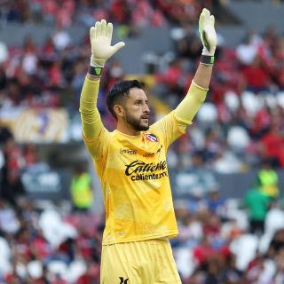 Camilo Vargas se prepara para defender su portería con la Selección Colombia