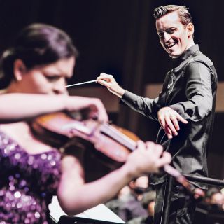 “La Minerva” cambia su lanza por un violín