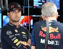 Hamilton se mostró algo molesto, pues considera que en su momento cuando vencía a su comapañero Valtteri Bottas de manera regular, no se le dio el mismo mérito que se le da ahora a Max por vencer a Sergio “Checo” Pérez. EFE / D. Dal Zennaro