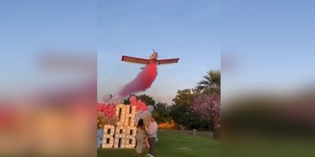 Video: Avioneta cae durante revelaci&oacute;n de g&eacute;nero en Sinaloa; reportan un muerto